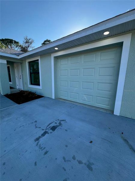 Exterior details and patio area of a home in , Port Charlotte (Image 19).