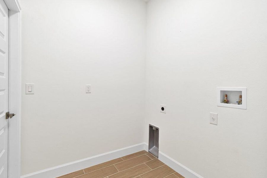 Spacious, unfurnished interior of a new home in , Vero Beach (Image 27). Spacious, unfurnished interior of a new home in , Vero Beach (Image 27).