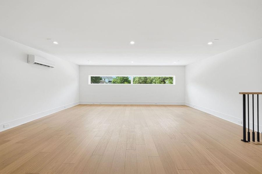 Spacious, unfurnished interior of a new home in , Houston (Image 24).
