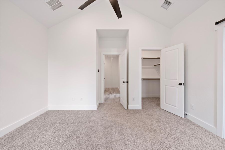 Spacious, unfurnished interior of a new home in , Texas City (Image 24).