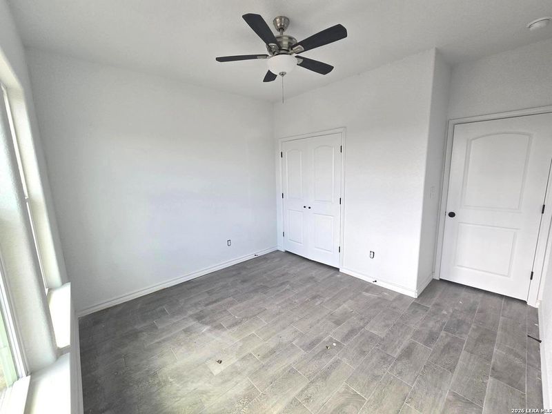 Spacious, unfurnished interior of a new home in , Natalia (Image 11).