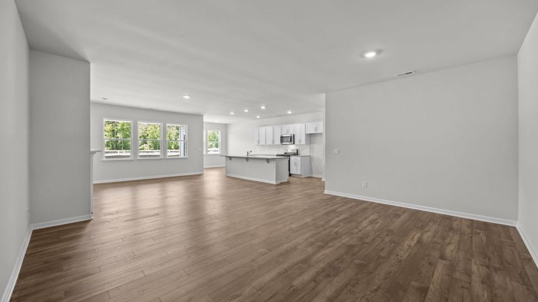 Spacious, unfurnished interior of a new home in East Ridge, Ayden (Image 9).