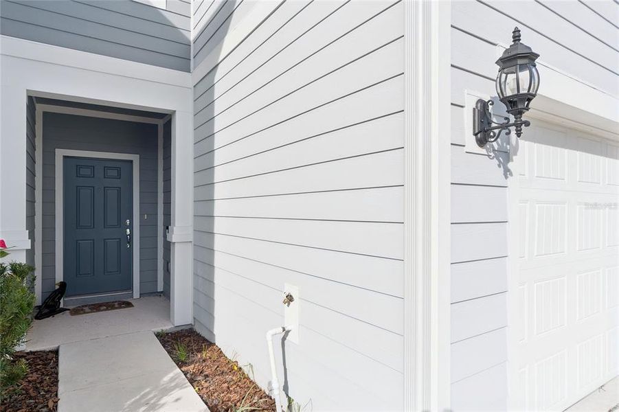 Exterior details and patio area of a home in Cypress Cay, Kissimmee (Image 3).
