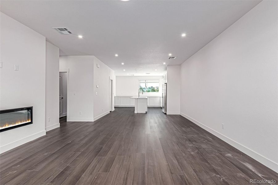 Spacious, unfurnished interior of a new home in Ascent at Inverness, Englewood (Image 17).