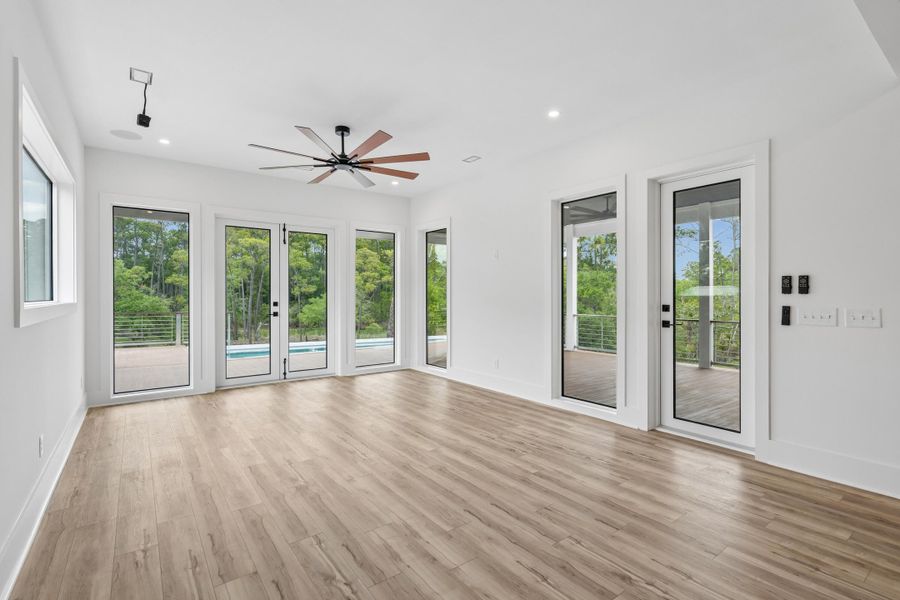 Spacious, unfurnished interior of a new home in , Folly Beach (Image 79).