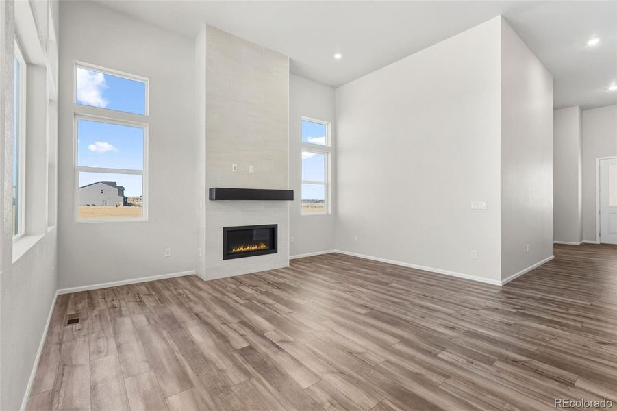 Spacious, unfurnished interior of a new home in Talon Pointe, Thornton (Image 15).