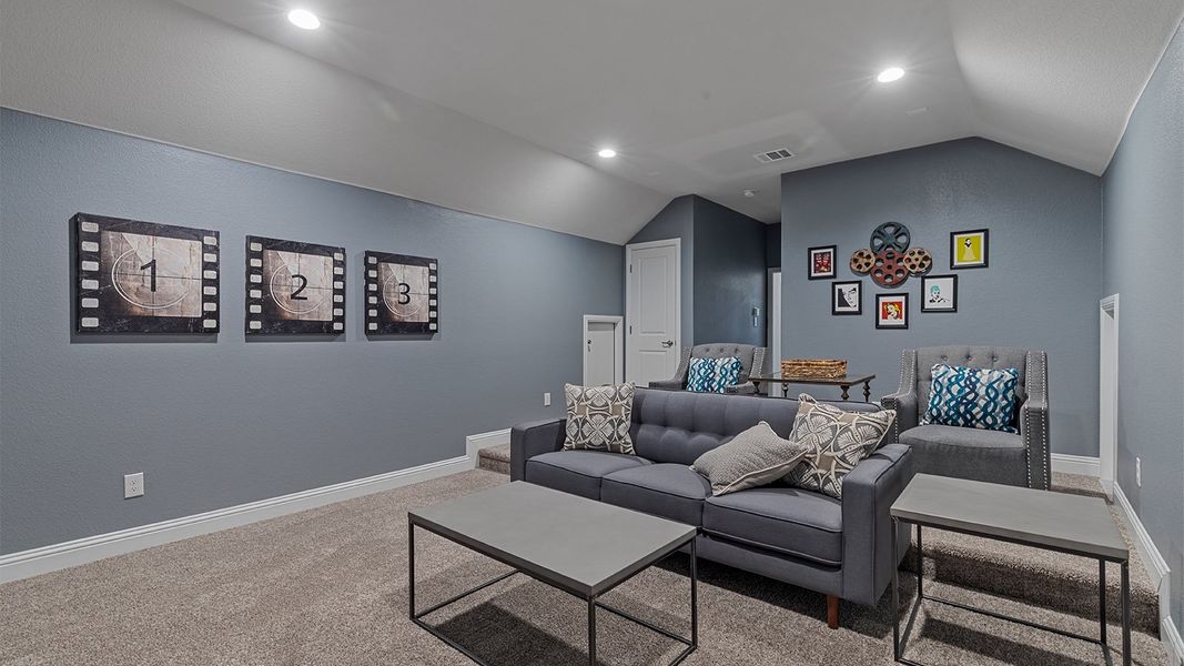 Representative furnished interior of a home built from the Valley spring by D.R. Horton in Lakeview Pointe, Grand Prairie (Image 32).
