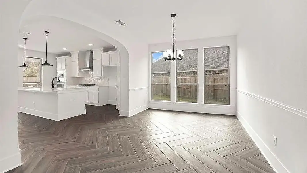 Spacious, unfurnished interior of a new home in Jordan Ranch, Katy (Image 17).