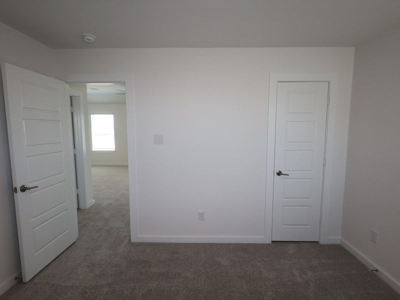 Spacious, unfurnished interior of a new home in Miller's Pond, Rosenberg (Image 28).