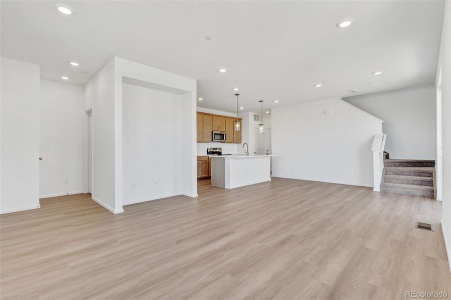 Spacious, unfurnished interior of a new home in Turnberry, Commerce City (Image 21).