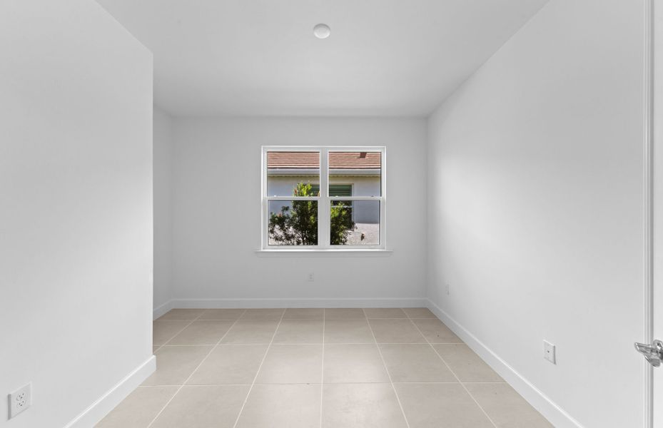 Spacious, unfurnished interior of a new home in TerraWalk at Babcock Ranch, Alva (Image 16).