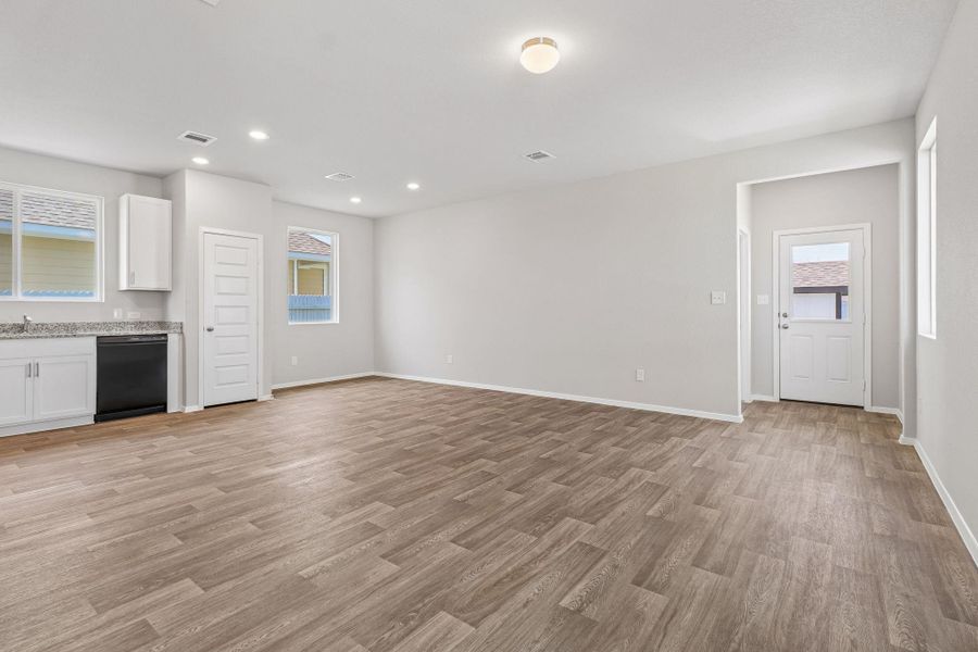 Spacious, unfurnished interior of a new home in Harvest Ridge, Elgin (Image 13). Spacious, unfurnished interior of a new home in Harvest Ridge, Elgin (Image 13).