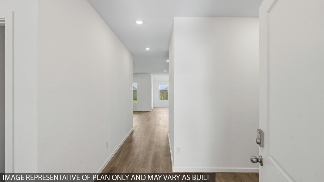 Spacious, unfurnished interior of a new home in Sunterra, Katy (Image 15).