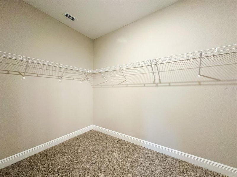 Spacious, unfurnished interior of a new home in Silverleaf Reserve Bungalows, Winter Garden (Image 30).