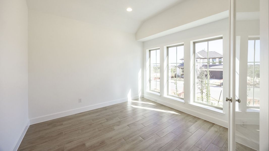 Spacious, unfurnished interior of a new home in Parkside On The River, Georgetown (Image 21).