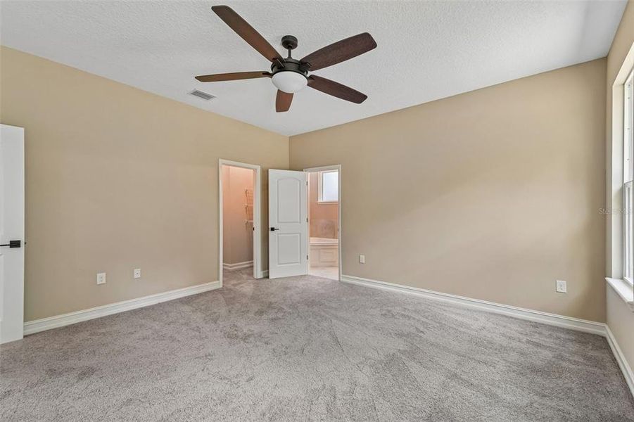 Spacious, unfurnished interior of a new home in , Deland (Image 31).