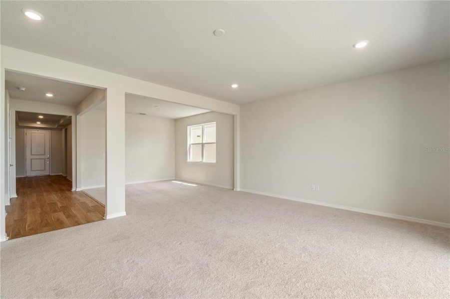 Spacious, unfurnished interior of a new home in , Orlando (Image 19).
