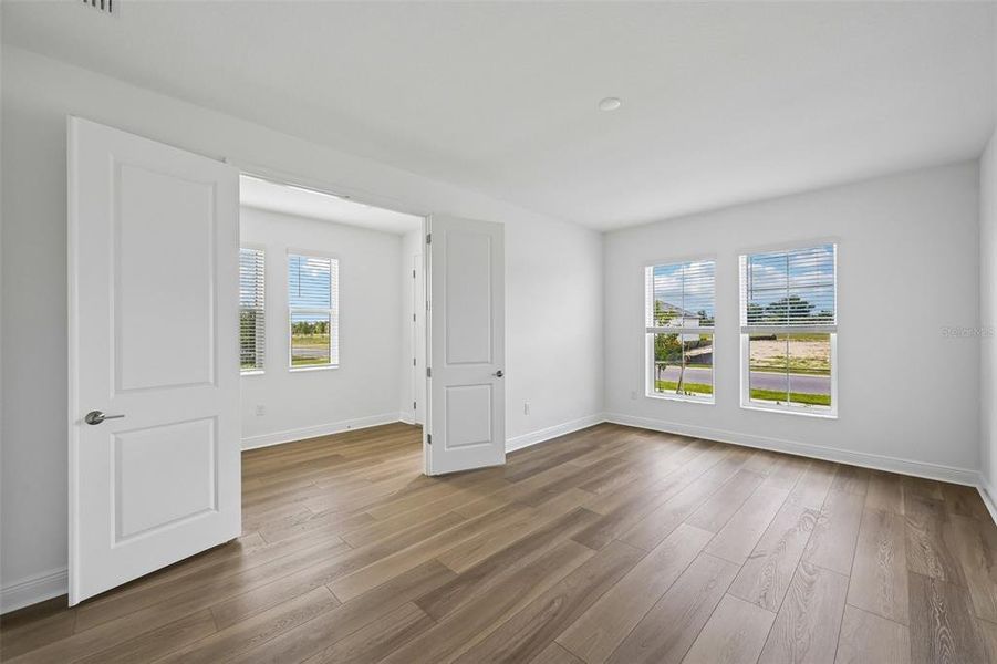Spacious, unfurnished interior of a new home in Grand Park, Sarasota (Image 17).