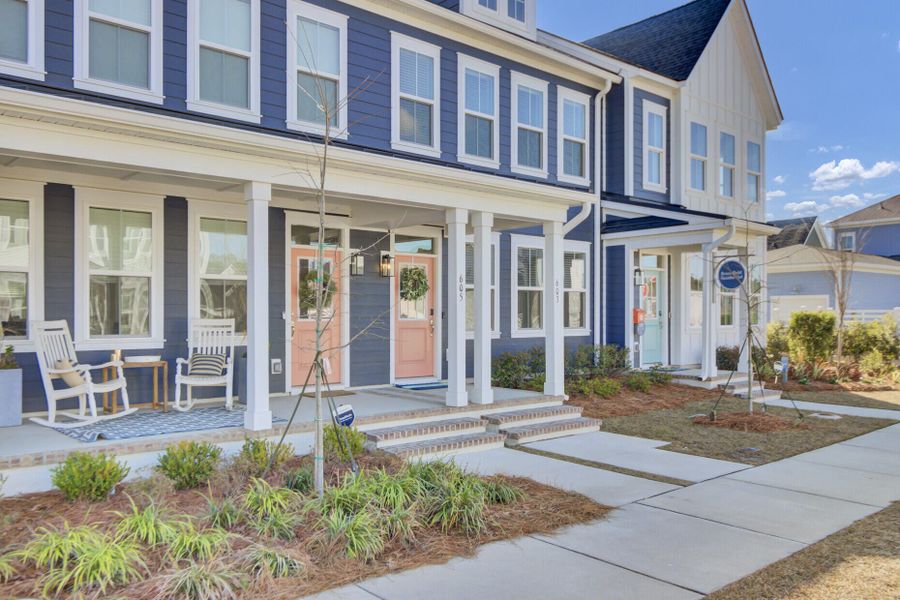 Exterior details and patio area of a home in , Summerville (Image 4).