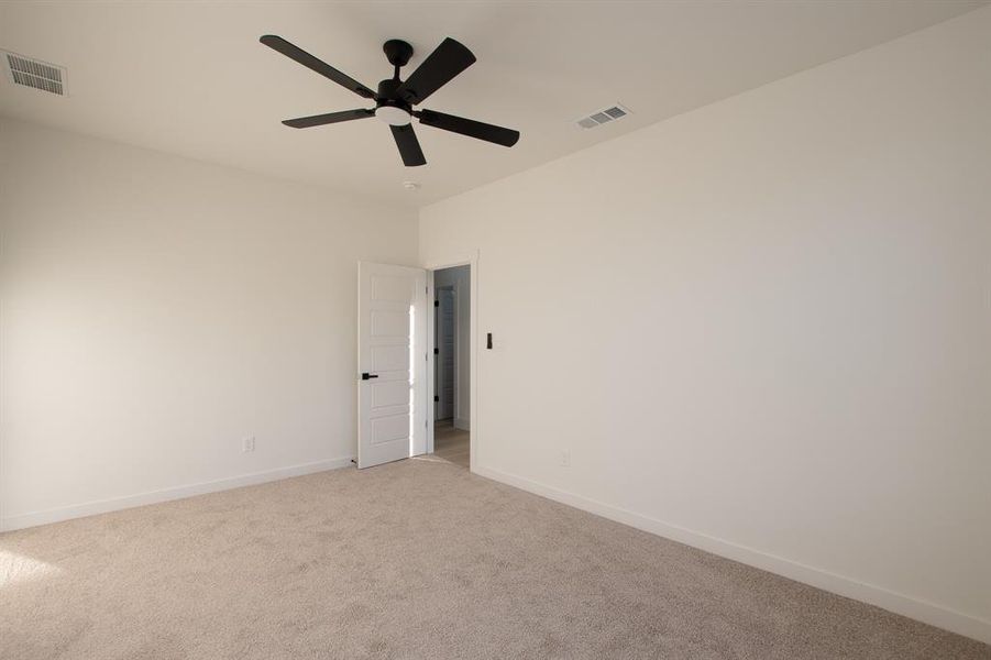 Full bathroom featuring toilet, vanity, tiled shower / bath, and ceiling fan