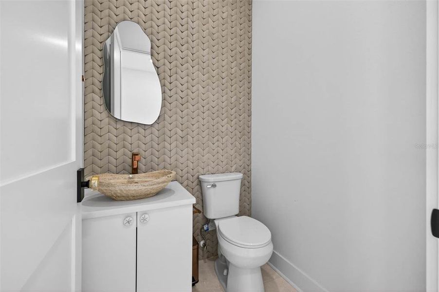 Furnished interior view inside a new home in , Treasure Island (Image 46).