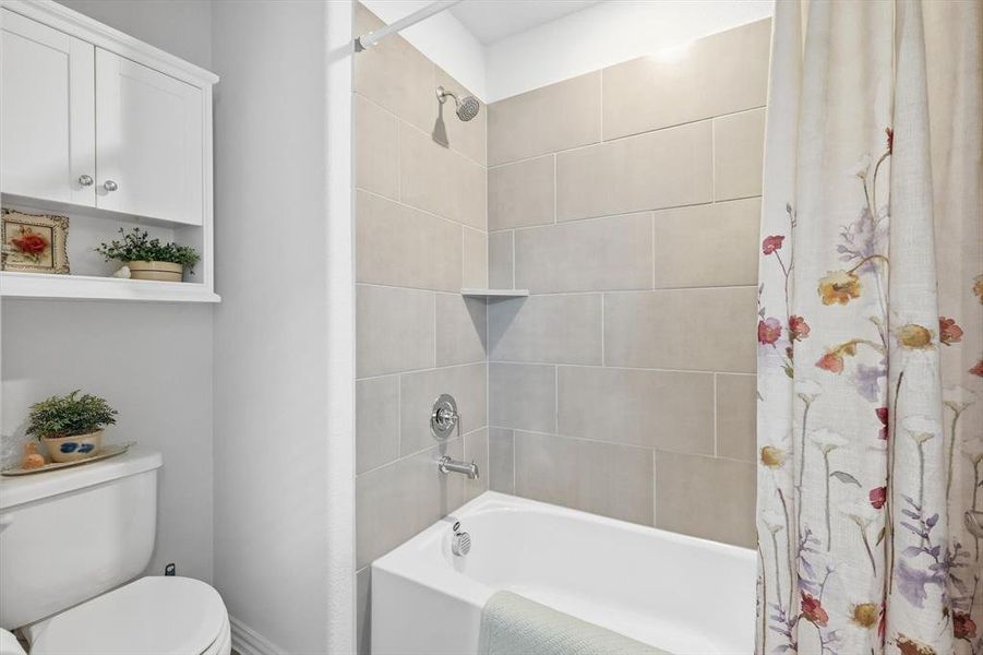 Furnished interior view inside a new home in Ashford Park - Cottage Series, Corinth (Image 29).