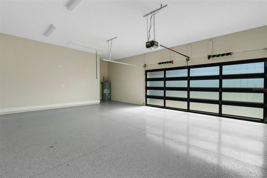 Spacious, unfurnished interior of a new home in , Lakeland (Image 31).