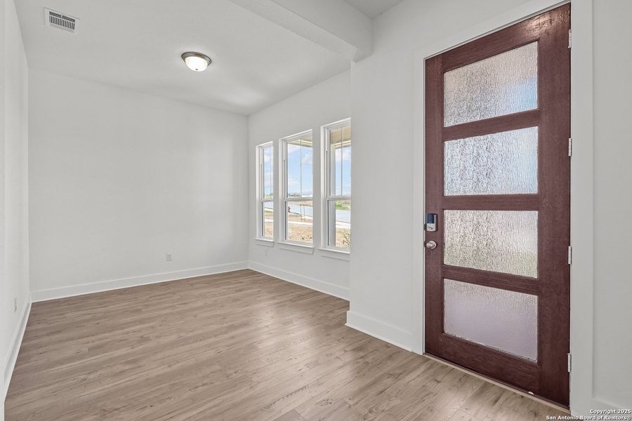 Spacious, unfurnished interior of a new home in Homestead, Schertz (Image 31).