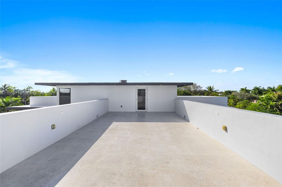 Exterior details and patio area of a home in , Palmetto Bay (Image 24).