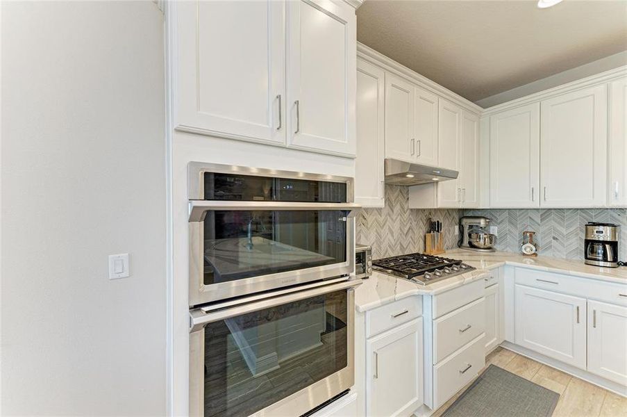 Furnished interior view inside a new home in , Bradenton (Image 10).