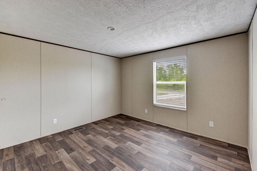 Spacious, unfurnished interior of a new home in , Santa Fe (Image 29).