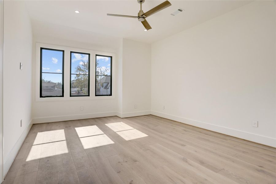 Spacious, unfurnished interior of a new home in , Houston (Image 36).