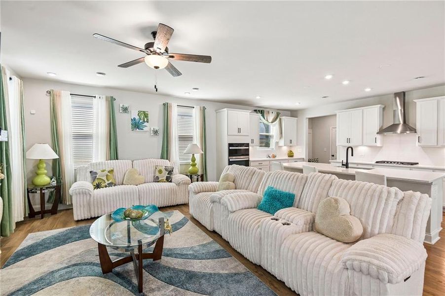 Furnished interior view inside a new home in Pine Mountain Park, Kennesaw (Image 7).