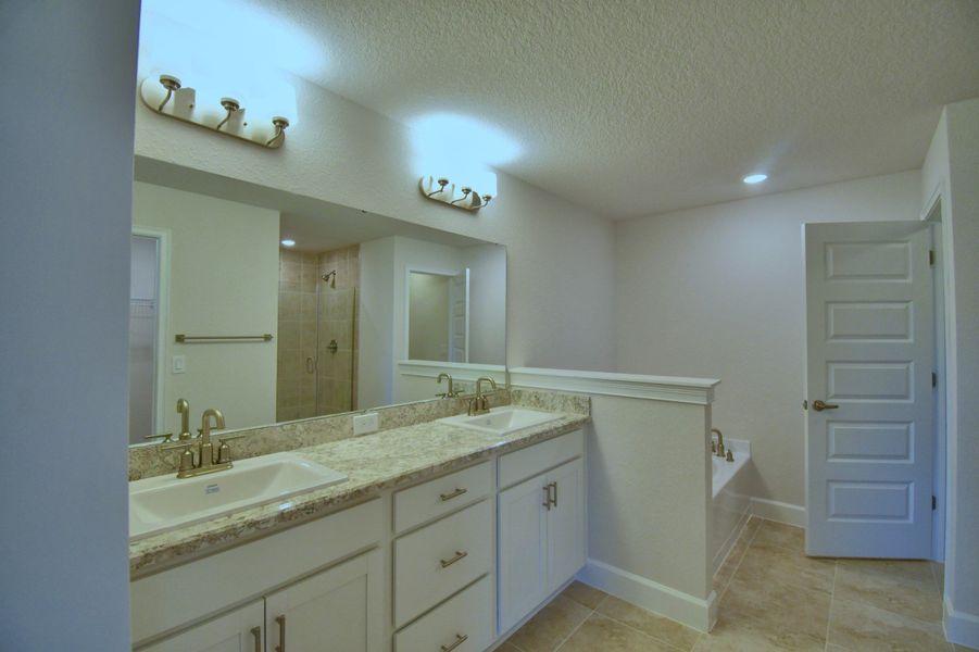 Furnished interior view inside a new home in Villamar, Winter Haven (Image 11).