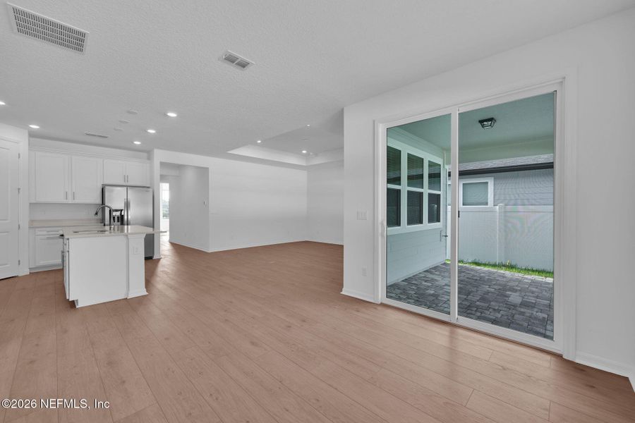 Spacious, unfurnished interior of a new home in Double Branch, Middleburg (Image 19).