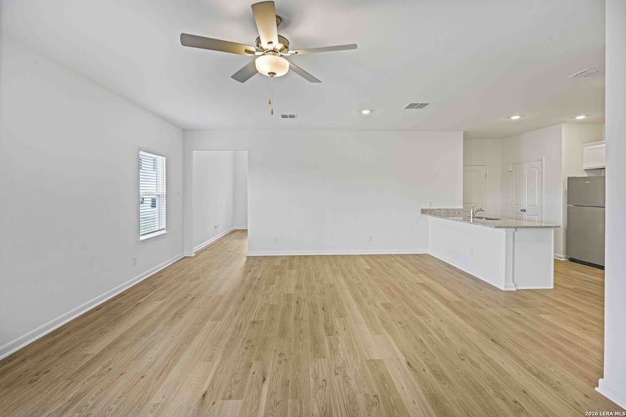 Spacious, unfurnished interior of a new home in , San Antonio (Image 15).