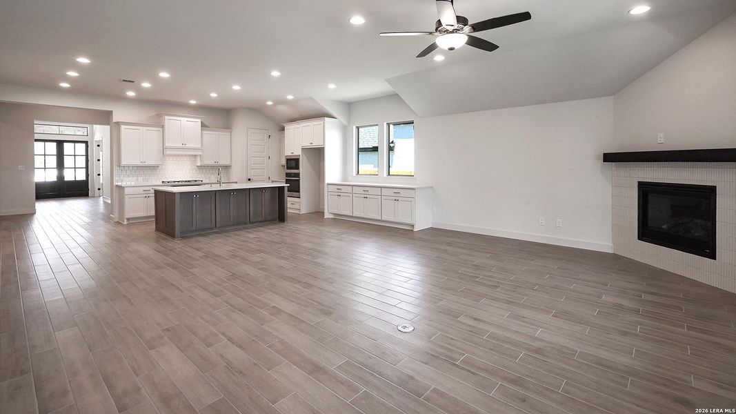 Spacious, unfurnished interior of a new home in Veramendi, New Braunfels (Image 16).