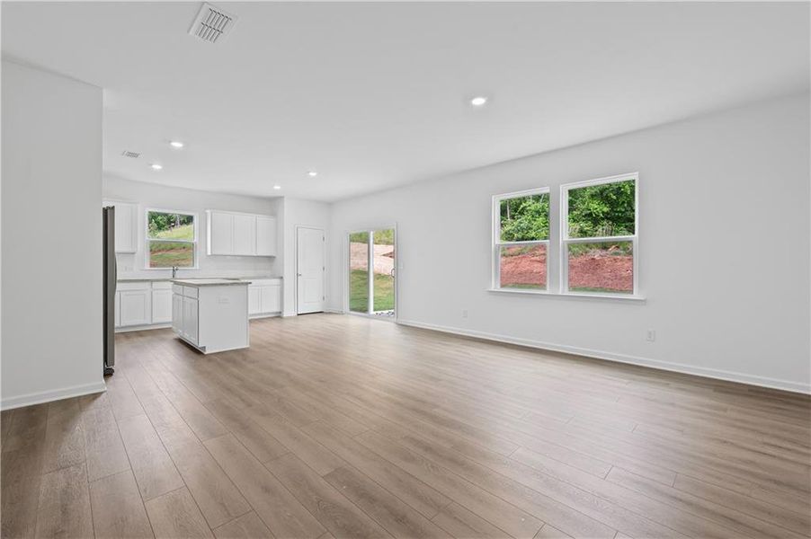 Spacious, unfurnished interior of a new home in Avery Ridge, Gainesville (Image 4).