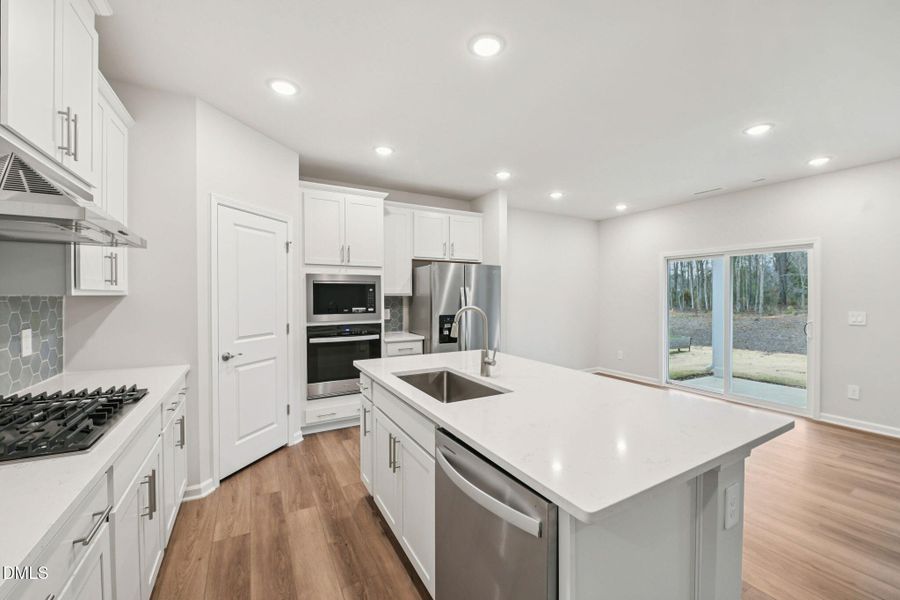 16-web-or-mls-Raleigh - Oak Manor - 121