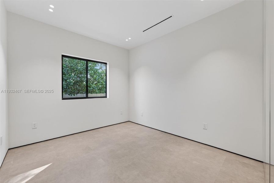 Spacious, unfurnished interior of a new home in , Miami Springs (Image 24).
