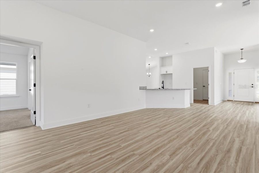 Spacious, unfurnished interior of a new home in Kirkland Farms, Alachua (Image 18).