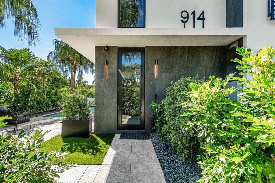 005-914PalmTrail-DelrayBeach-FL-33483-SM