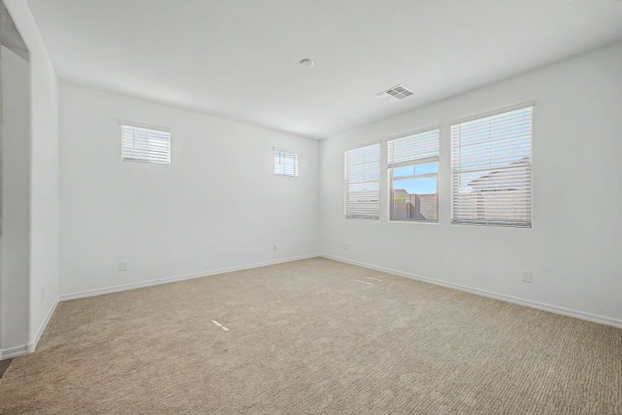 Spacious, unfurnished interior of a new home in Las Ventanas - RV Collection, Goodyear (Image 9).