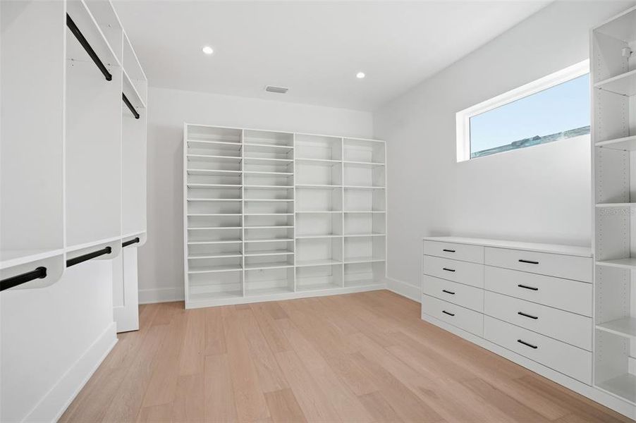 Spacious, unfurnished interior of a new home in , Tampa (Image 52).