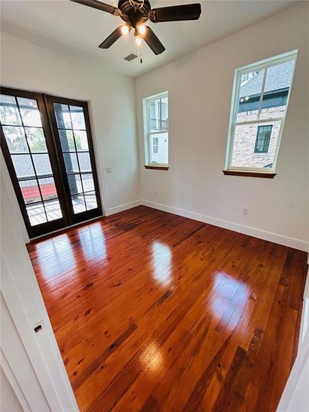 Spacious, unfurnished interior of a new home in , Gainesville (Image 25).