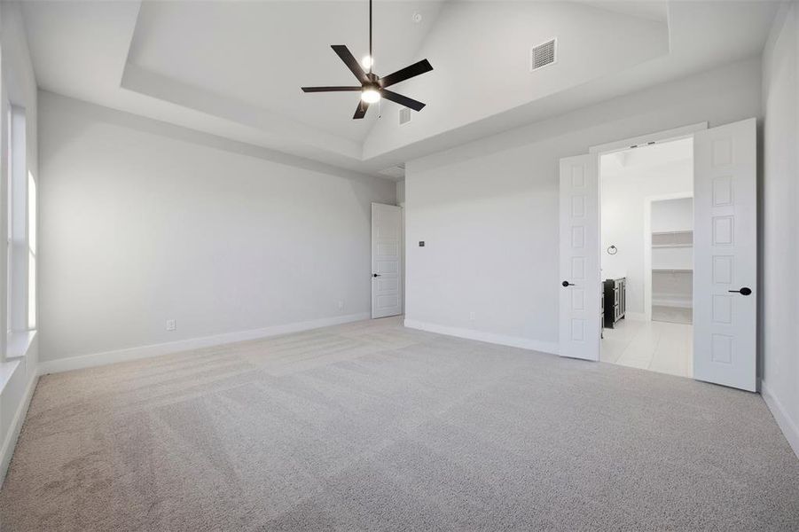 Spacious, unfurnished interior of a new home in Waterfall Ranch - 1 Acre Lots, Waxahachie (Image 25). Spacious, unfurnished interior of a new home in Waterfall Ranch - 1 Acre Lots, Waxahachie (Image 25).