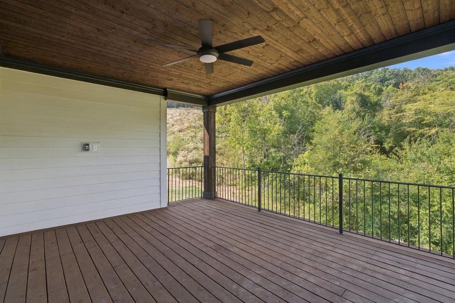 Ballentine B Outdoor living area