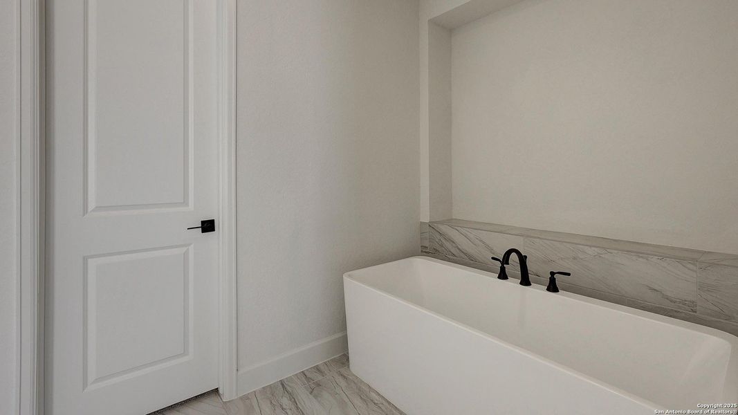 Furnished interior view inside a new home in Ranches At Creekside 55', Boerne (Image 10).