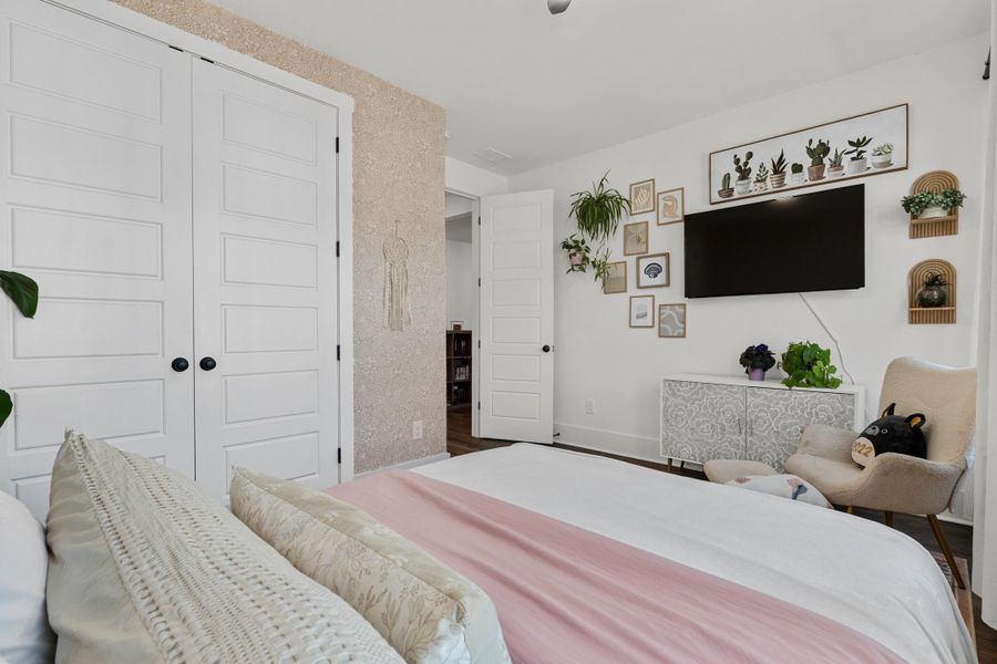 Furnished interior view inside a new home in , Ravenel (Image 12).