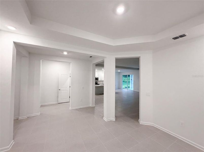 Spacious, unfurnished interior of a new home in Meadow Pointe, Groveland (Image 12).